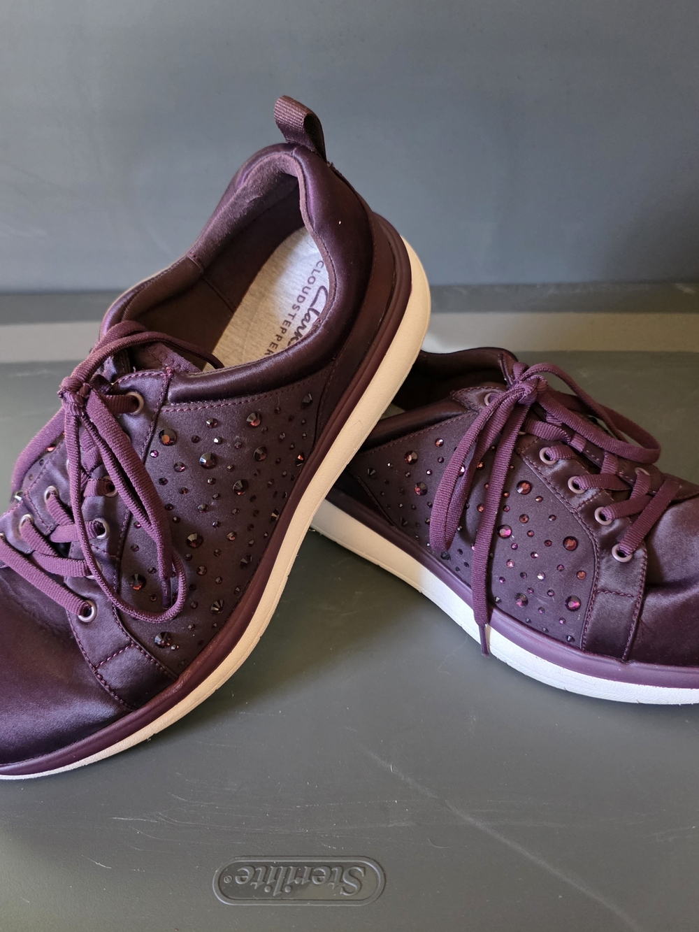 Clarks Women's Plum Lace-Up Sneakers with Crystal Accents 9.5w